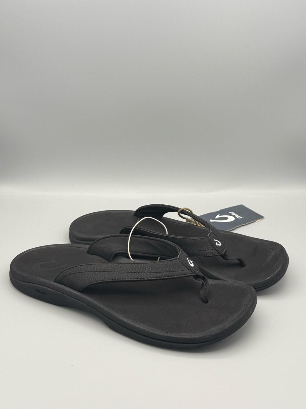 NWT OluKai ‘Ohana Sandals, Size 10